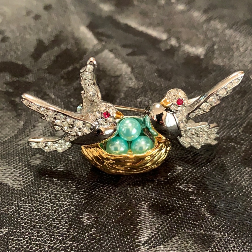JR nest pin